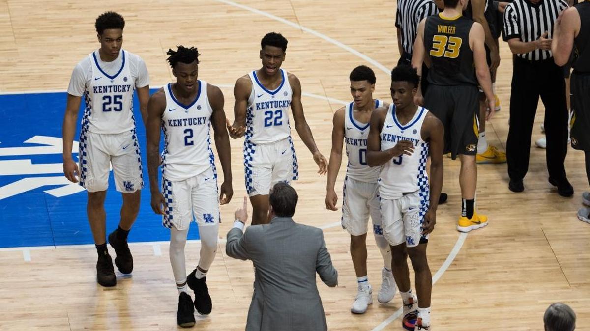 Kentucky head coach John Calipari talked to his team during a stoppage in play this season.