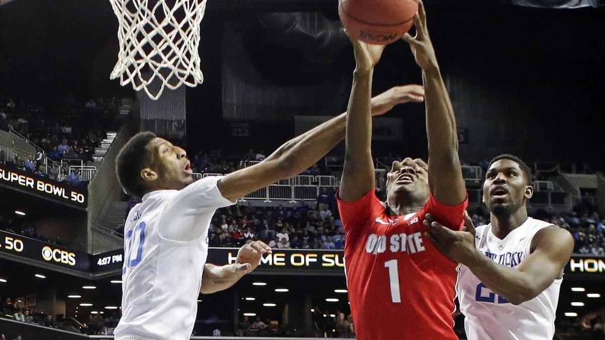 Kentucky's Marcus Lee (00) and Alex Poythress (22) defends Ohio State's Jae'Sean Tate (1) during the first half of an NCAA college basketball game Saturday, Dec. 19, 2015, in New York.