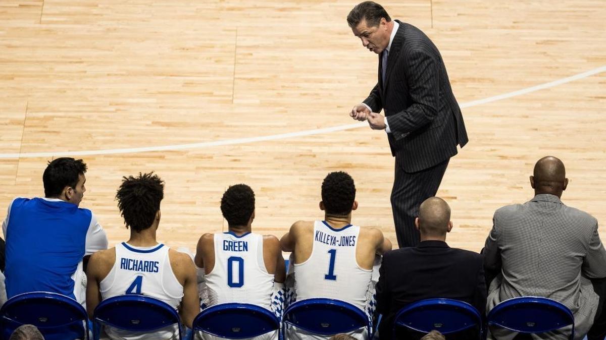 Kentucky Coach John Calipari addressed his team during Sunday’s win over Georgia.