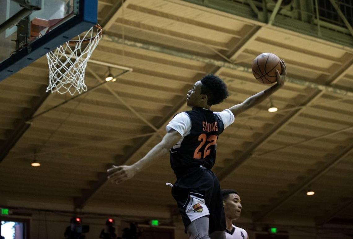 Louisville commitment Anfernee Simons threw down a dunk at the SC 30 Select Showcase in San Francisco earlier this month.