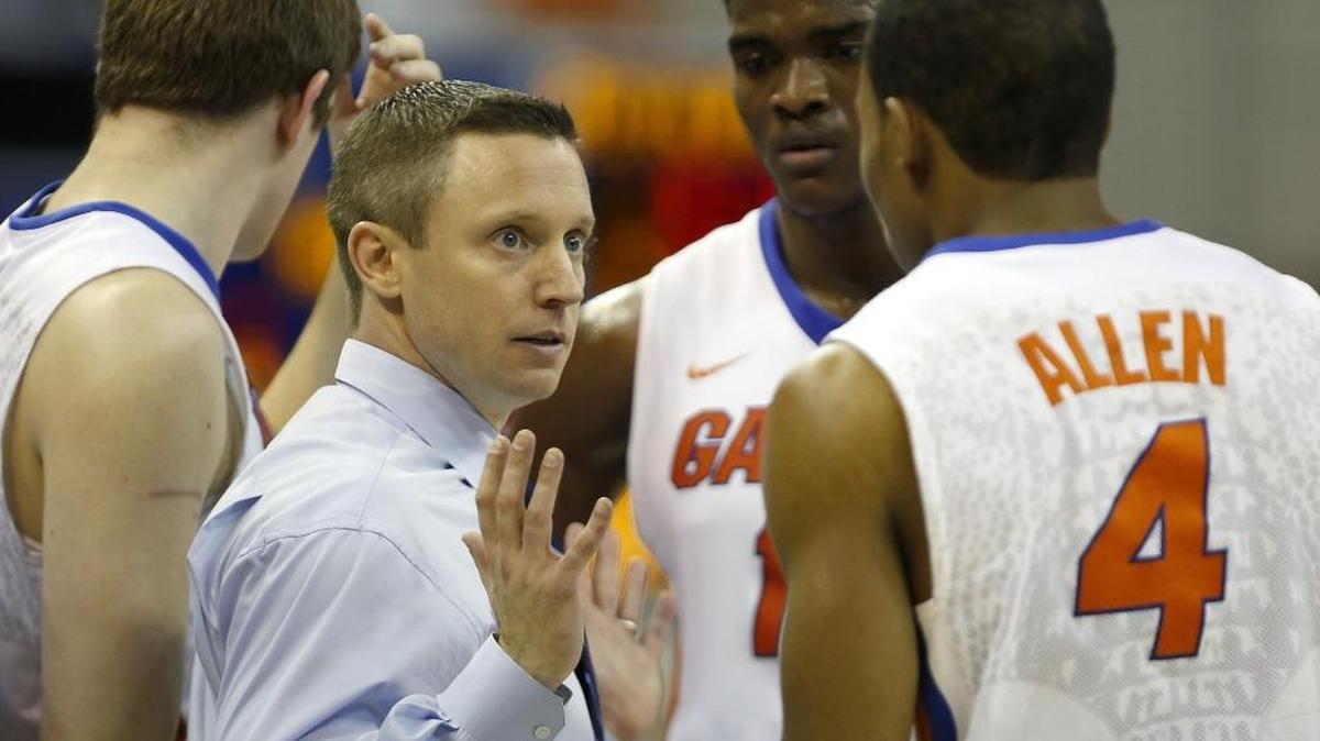 Florida head coach Mike White talks to guard KeVaughn Allen (4) during the second half of an NCAA college basketball game at the O'Connell Center on Wednesday, Feb. 3, 2016 in Gainesville, Fla.