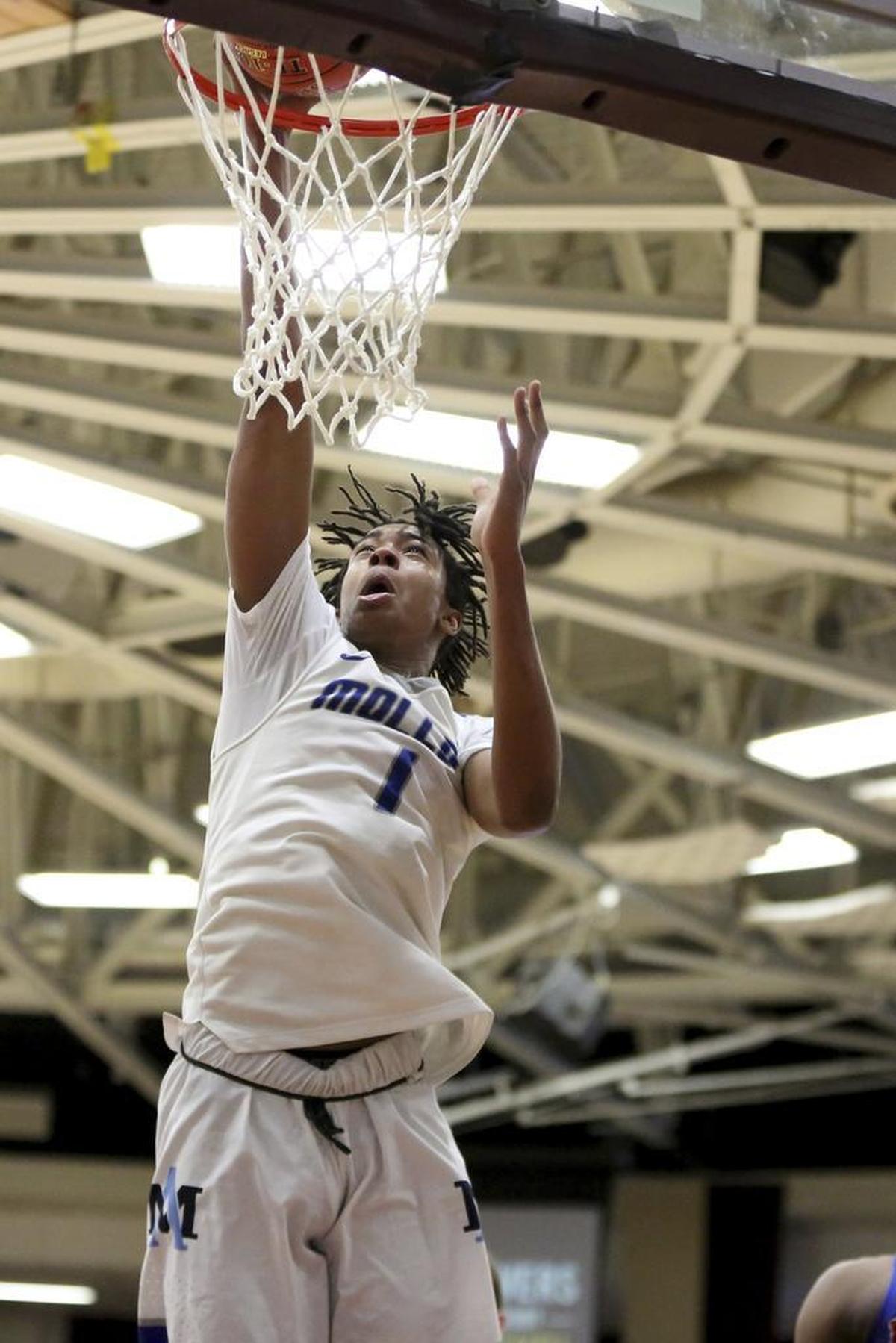 Five-star center Moses Brown is still waiting on a UK scholarship offer.