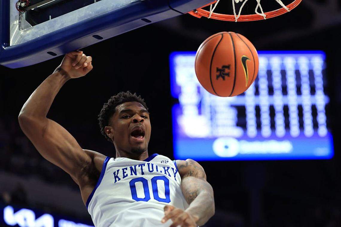 Otega Oweh dunks the ball during the second half of Kentucky’s victory over the Tennessee Tech Golden Eagles at Rupp Arena last week.