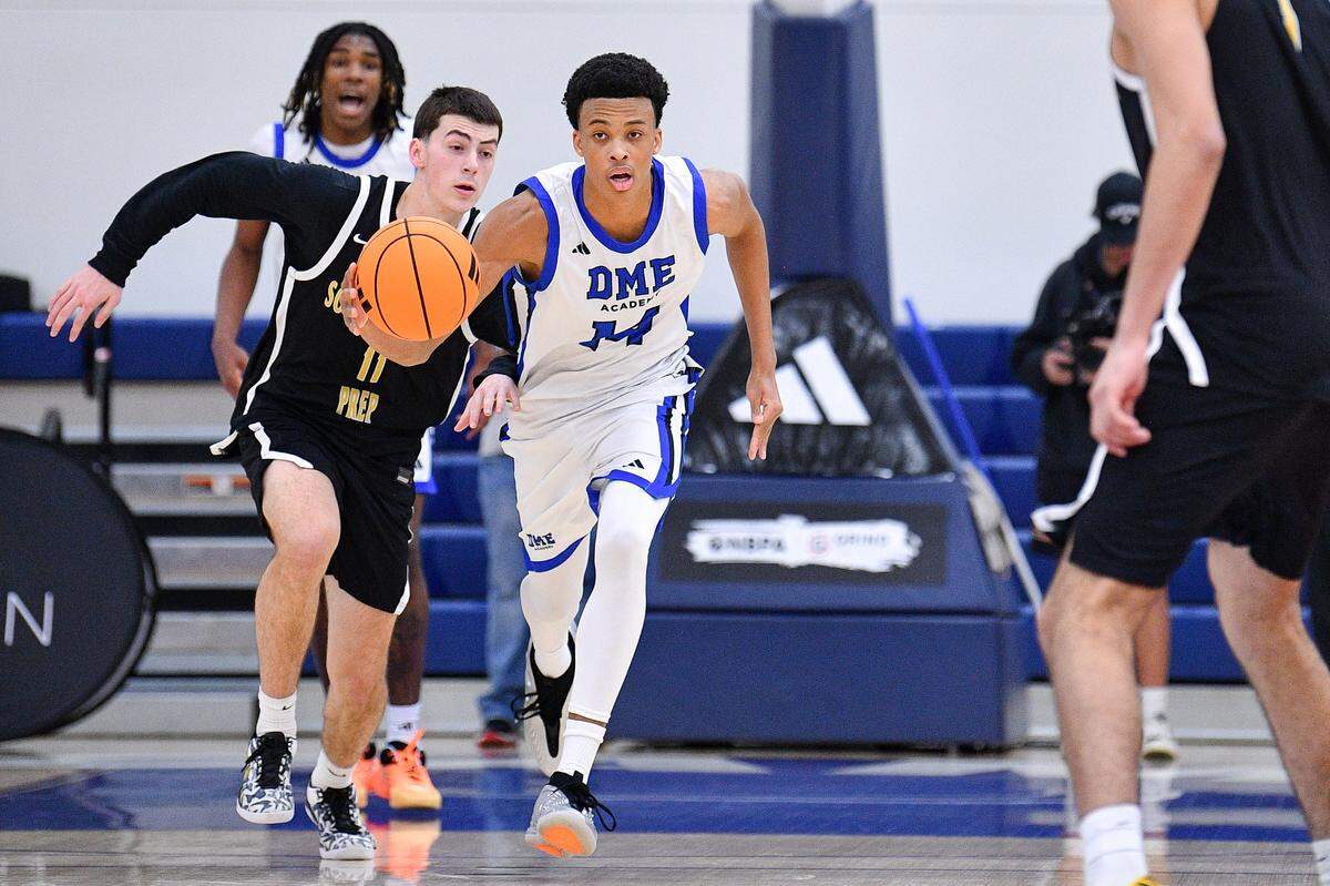 DME Academy forward Ryan Hampton (14) dribbles up the court during the Grind Session Los Angeles high school basketball tournament Feb. 13 at El Camino College in Torrance, California. Hampton is planning a recruiting visit to Kentucky this week. 