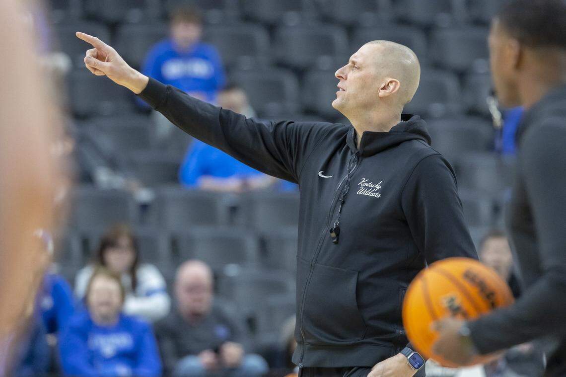 Kentucky head coach Mark Pope talks with his players during a practice before the first round of the NCAA men’s basketball tournament at Enterprise Center in St. Louis, Mo., on Thursday, March 19, 2026.