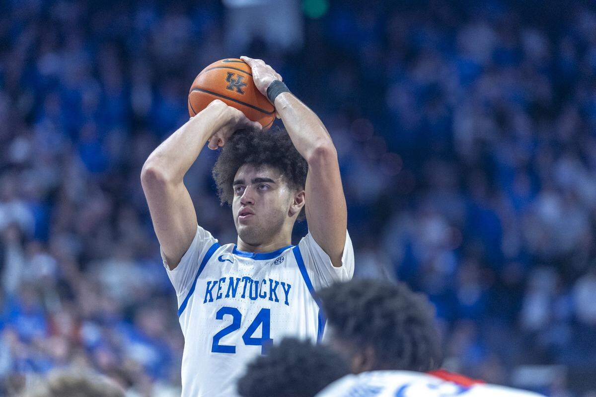 Kentucky center Malachi Moreno averaged 7.8 points and led the team with 6.3 rebounds and 1.5 blocked shots per game as a freshman during the 2025-26 season.