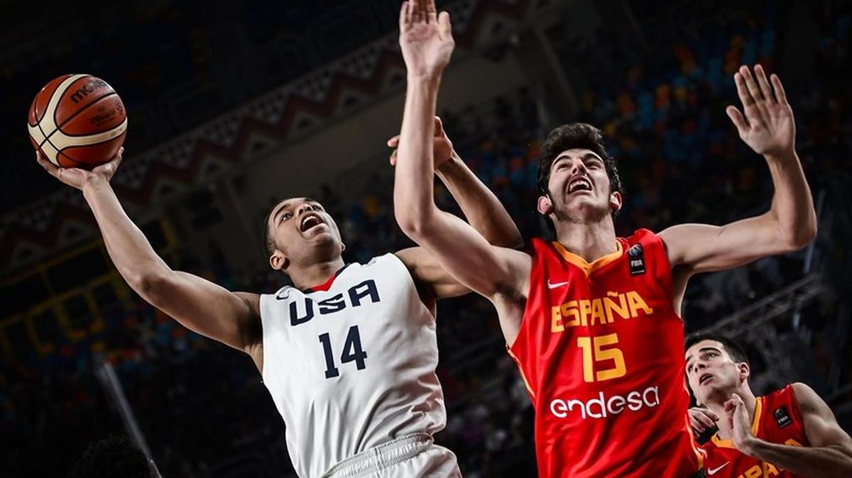 PJ Washington (14) tried to put up a shot against Spain on Sunday afternoon in Cairo.