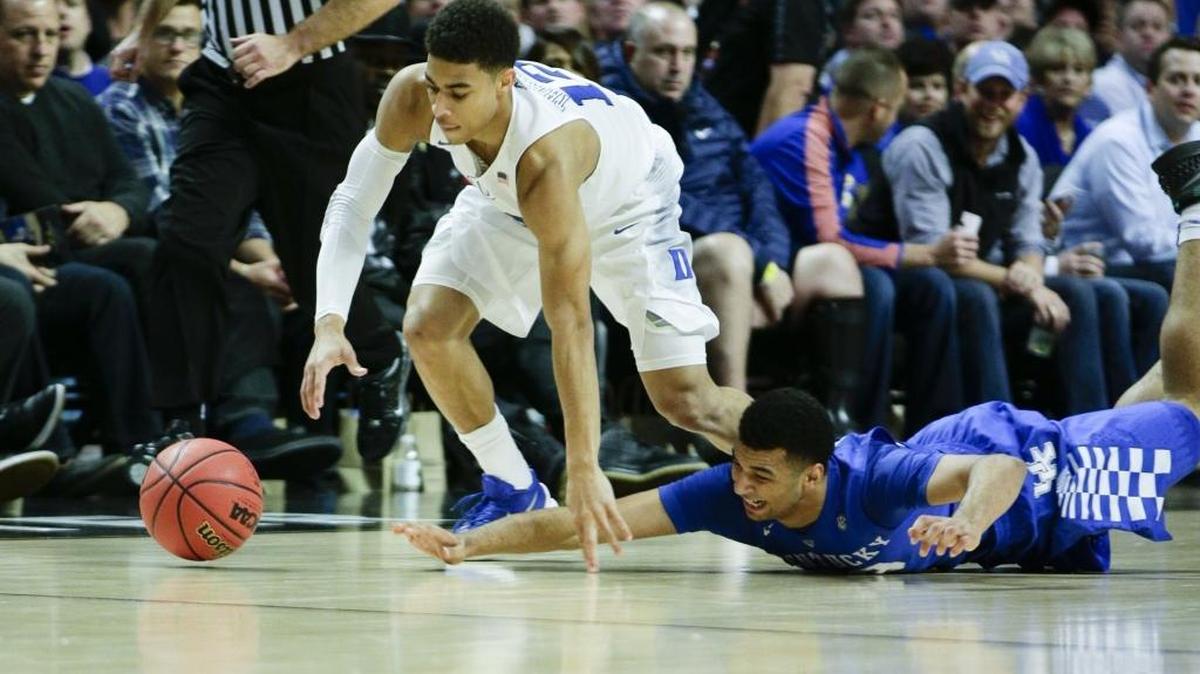 Kentucky guard Jamal Murray (23) dove for the ball in a scramble with Duke guard Derryck Thornton on Nov. 16, 2015, in Chicago.