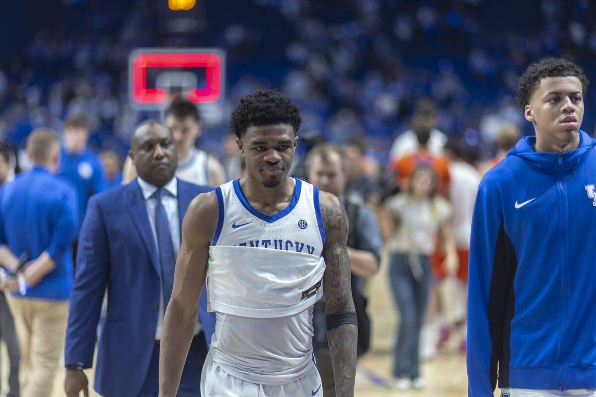 Kentucky Wildcats guard Otega Oweh (00) walks off the court following a loss to Florida on Saturday at Rupp Arena. Oweh scored 28 points in his final home game at UK.