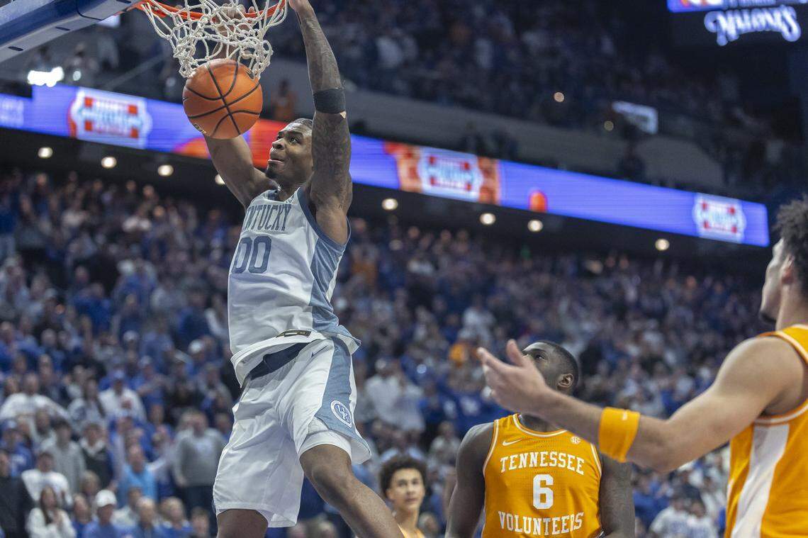 Kentucky Wildcats guard Otega Oweh (00) dunks during UK’s win against Tennessee at Rupp Arena on Saturday.