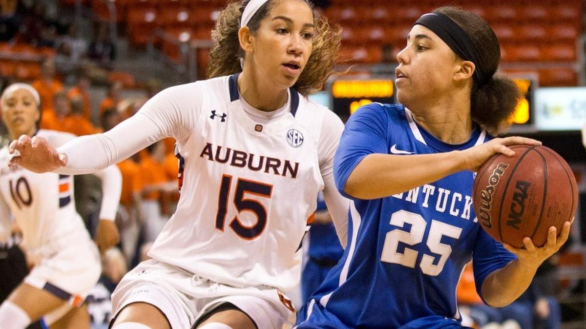 Kentucky’s Makayla Epps, right, tried to protect the ball against Auburn’s Jazmine Jones during the first half on Jan. 3, 2016, in Auburn, Ala. Auburn won 66-61.