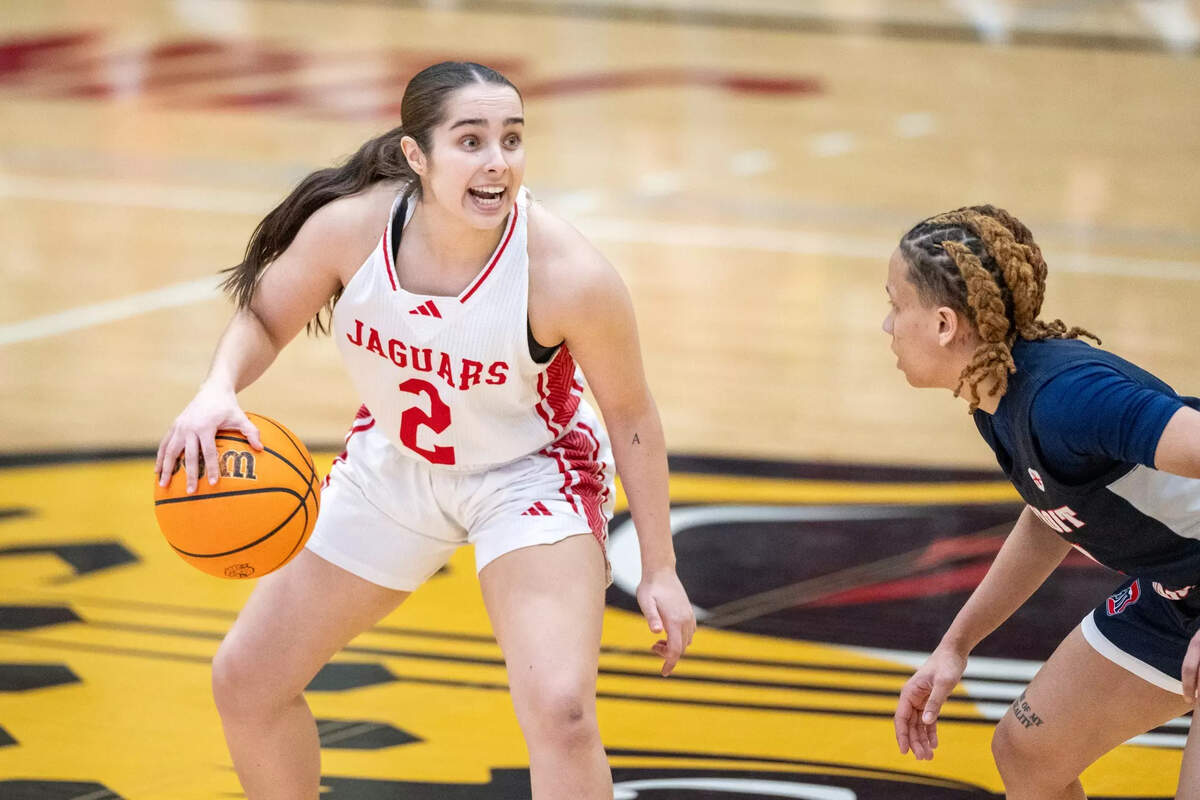 Jemma Amoore (2), who played last season at IU-Indianpolis, is joining the Kentucky women’s basketball team. She’s the younger sister of former UK point guard Georgia Amoore.