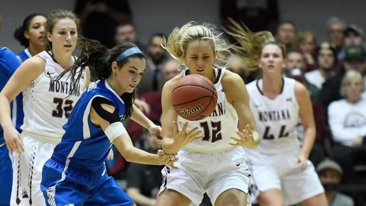 Kentucky’s Maci Morris knocked the ball away from Montana’s Nora Klick on Thursday night.
