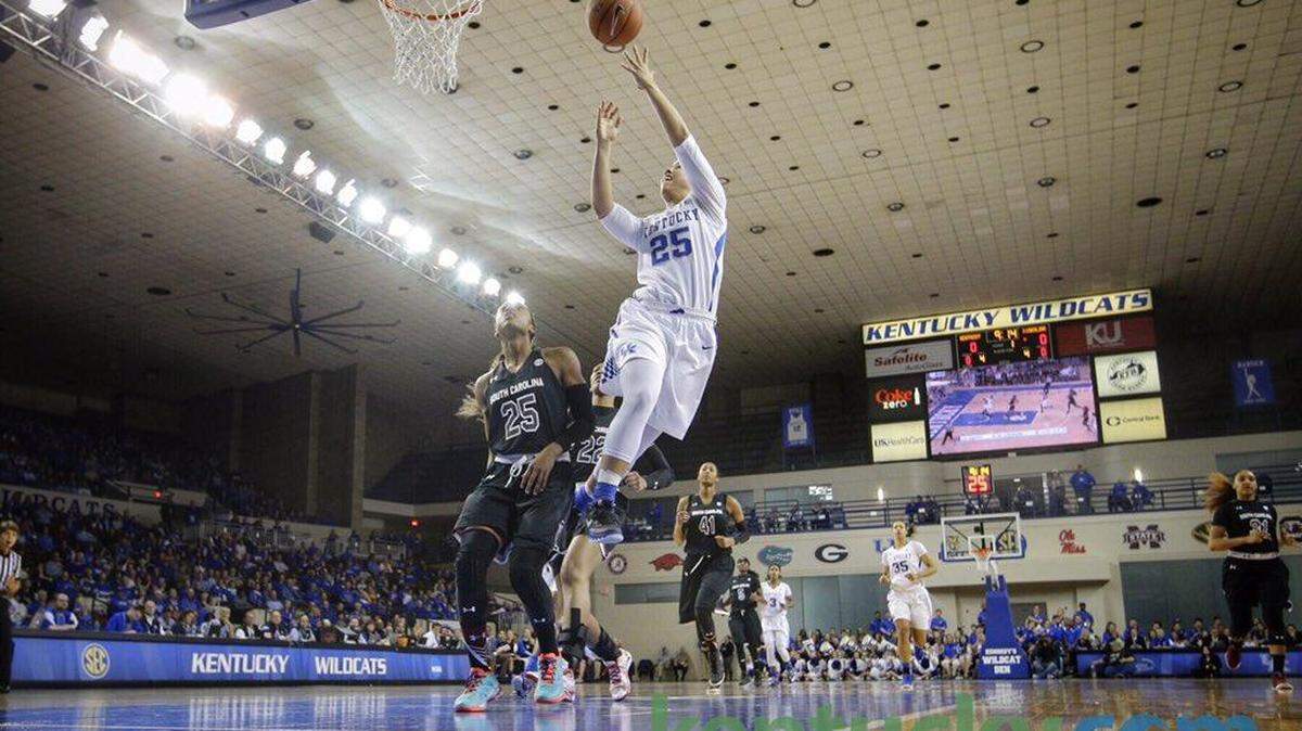 Epps on the break out early for the Cats vs S.Carolina. Photo via Twitter.