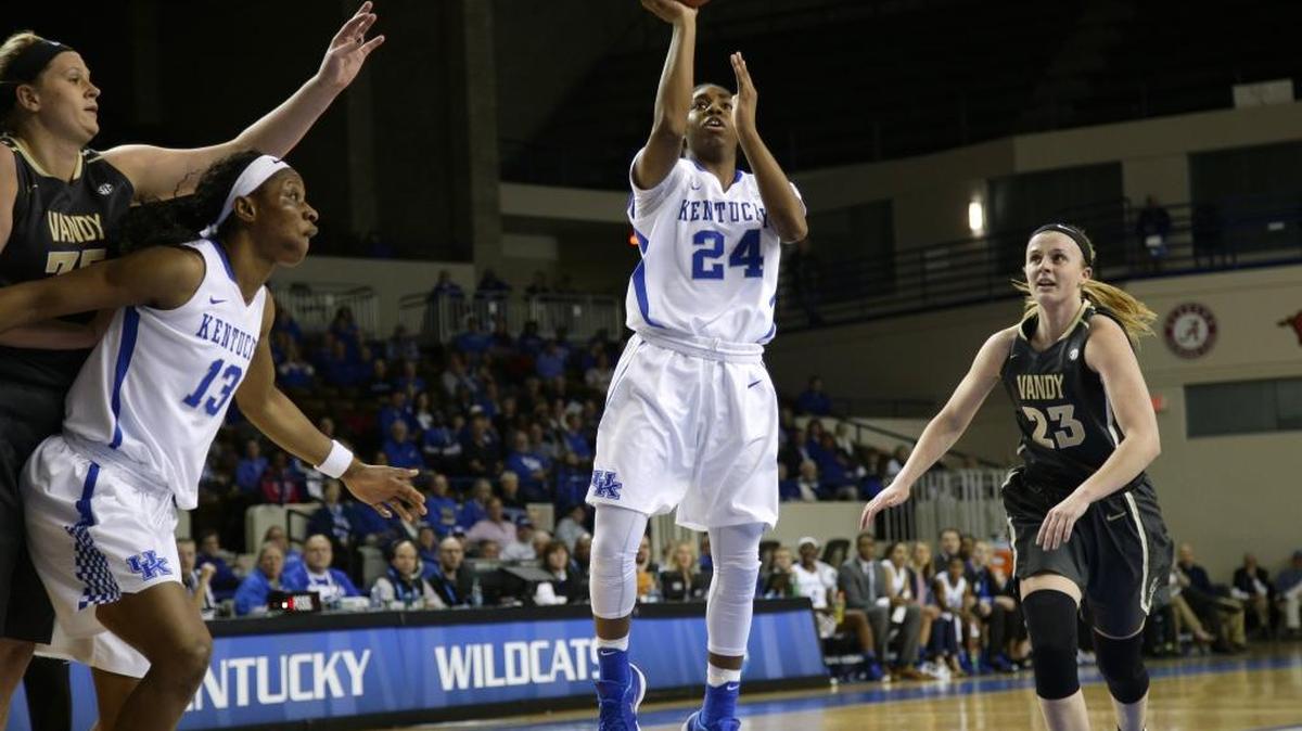 Kentucky guard Taylor Murray (24) scored during the first half against Vanderbilt on Thursday, Jan. 28, in Lexington.