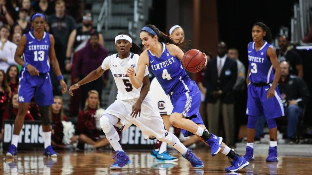 Kentucky’s Maci Morris (4) dribbled around South Carolina’s Khadijah Sessions (5) during the second half in Columbia, S.C., on Feb. 4.