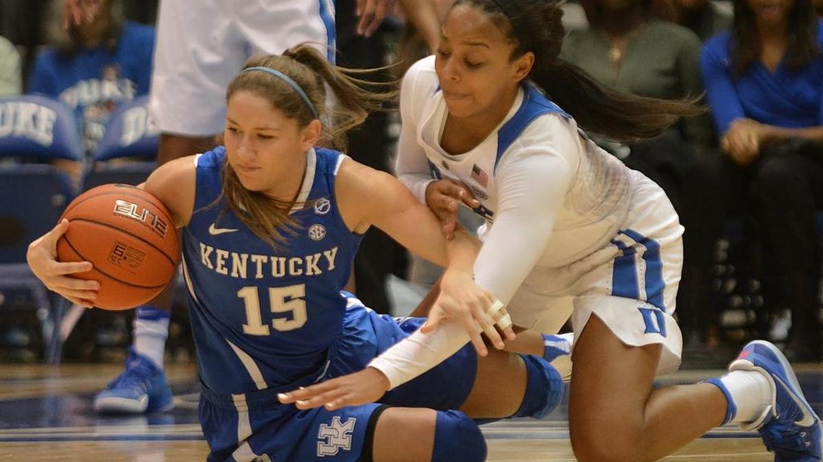 Duke’s Lexie Brown battled Kentucky’s Jessica Hardin for a loose ball.