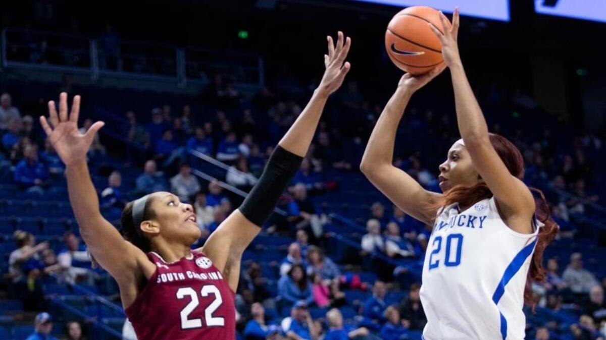 Kentucky’s Dorie Harrison (20) looked for a basket as UK hosted South Carolina in Rupp Arena on Sunday Jan. 21, 2018 in Lexington, Ky.