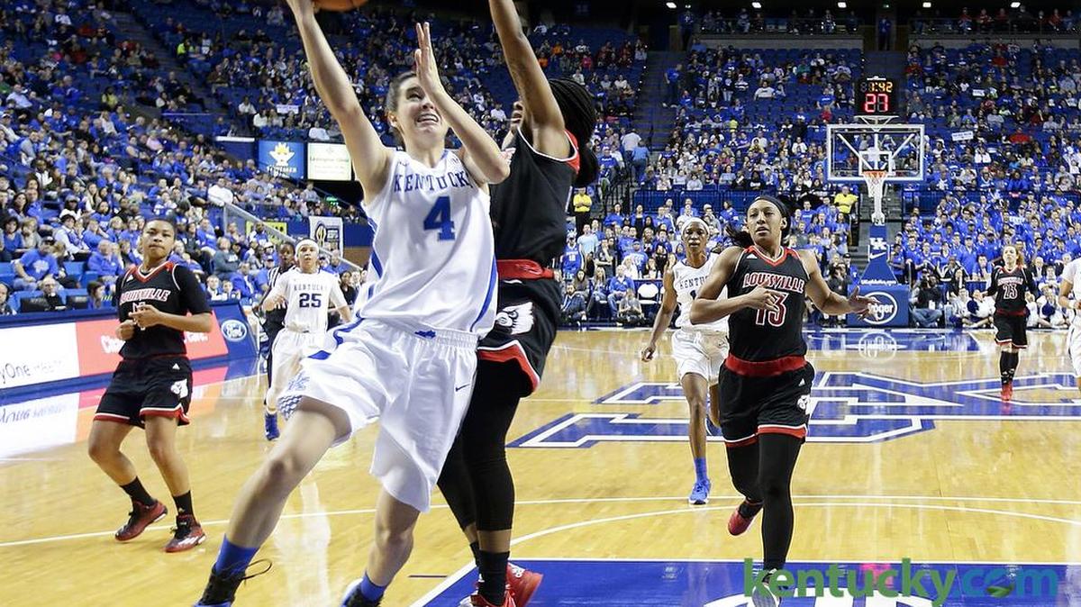 Kentucky Wildcats forward Maci Morris (4) scored inside on the break as Kentucky played Louisville.