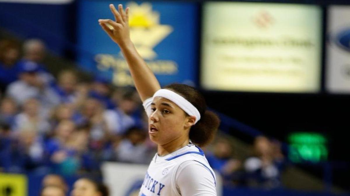 Kentucky guard Makayla Epps (25) signaled after she made a three-pointer against Louisville on Thursday, Dec. 10, 2015, in Lexington.