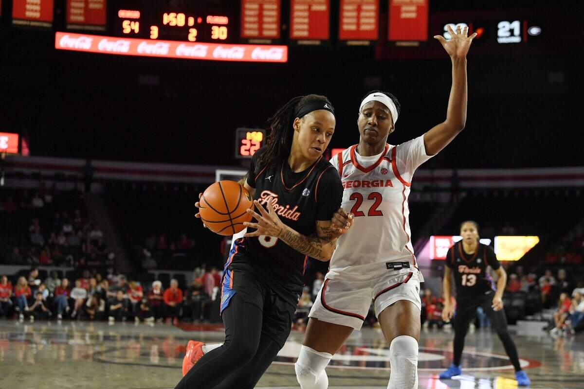 ATHENS, GA - MARCH 01: Forward Me'arah O'Neal #8 of the Florida Gators drives to the basket as center Vera Ojenuwa #22 of the Georgia Bulldogs defends during the college basketball game between the Florida Gators and the Georgia Bulldogs on March 01, 2026, at Stegeman Coliseum in Athens, GA. (Photo by Jeffrey Vest/Icon Sportswire via Getty Images)