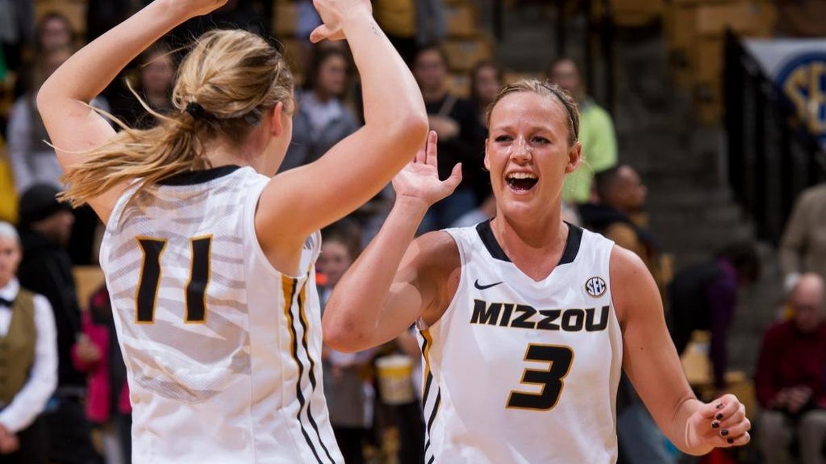 Missouri’s Sophie Cunningham, right, celebrates with teammate Lindsey Cunningham after they defeated Mississippi State 66-54 in an NCAA college basketball game, Thursday, Jan. 14, 2016, in Columbia, Mo.