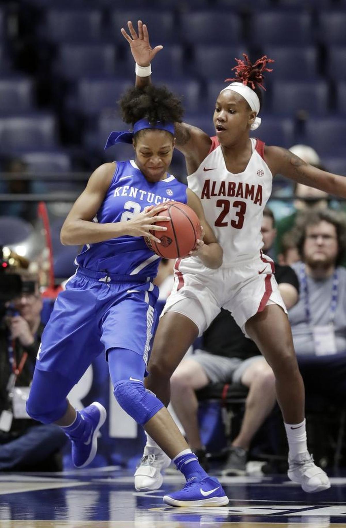 Kentucky center Dorie Harrison protected the ball from Alabama guard Shaquera Wade (23) during the second half Thursday.