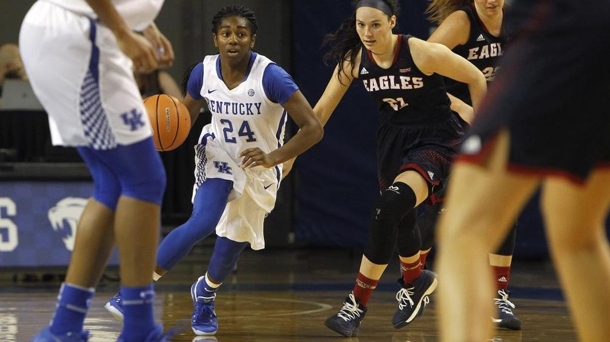 UK's Taylor Murray dribbles against Southern Indiana during an exhibition game at Memorial Coliseum in Lexington, Ky., Sunday, November 5, 2017.