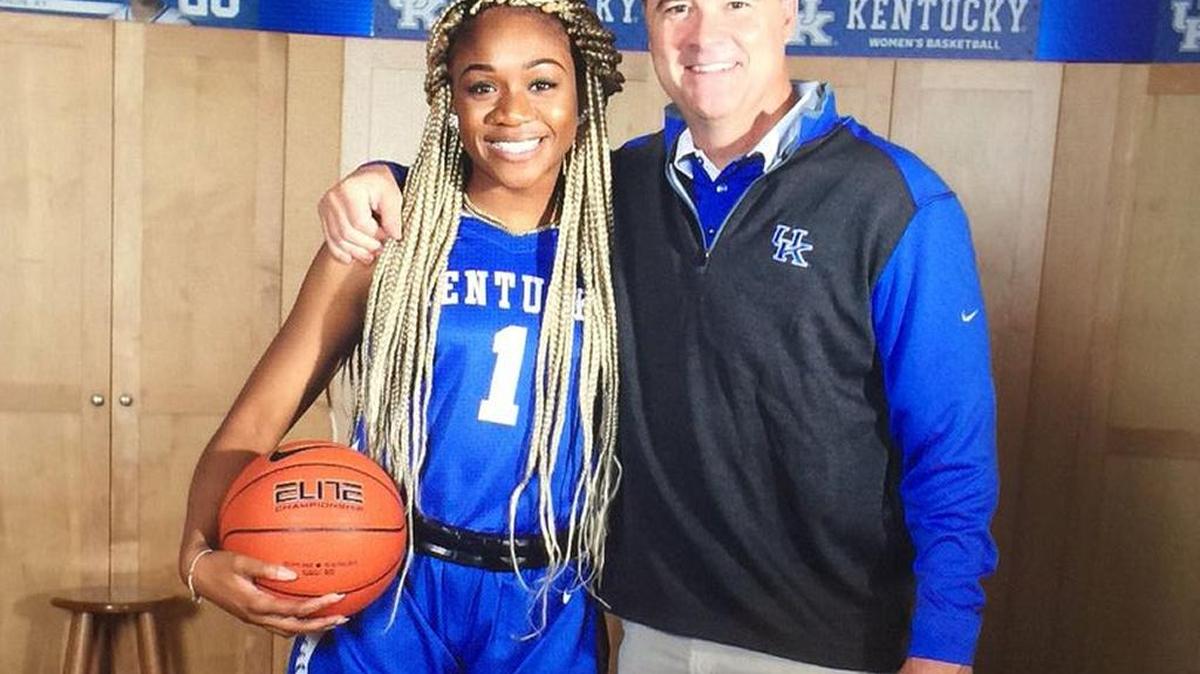 Ogechi Anyagaligbo, a transfer from Stony Brook, posted a picture of herself with Kentucky Coach Matthew Mitchell on her Twitter account.