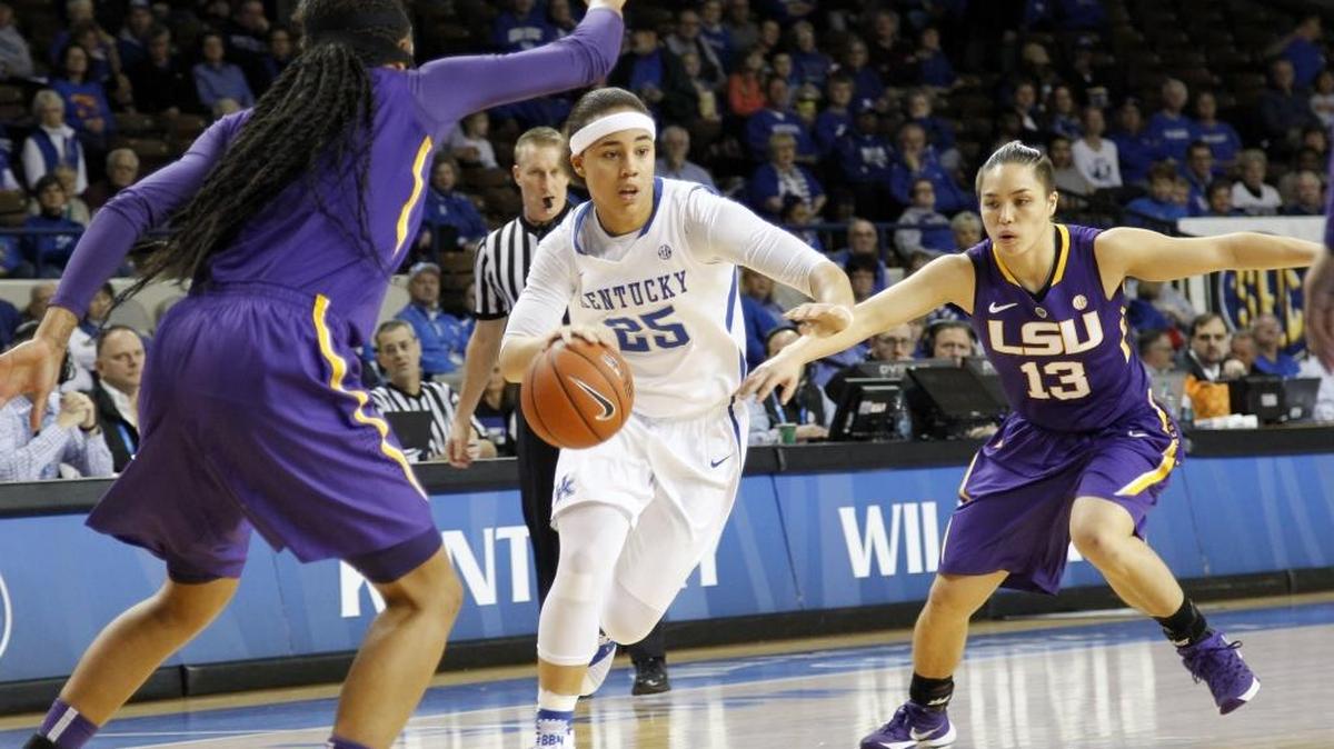 Kentucky guard Makayla Epps (25) drives to the basket against LSU during the first half Sunday, Feb. 7, 2016 in Lexington, Ky.