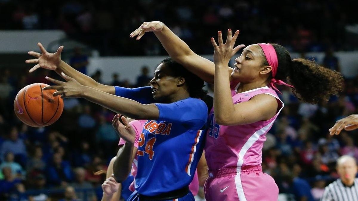 Kentucky center Alyssa Rice, right, fought for a rebound with Florida center Tyshara Fleming during the first half.