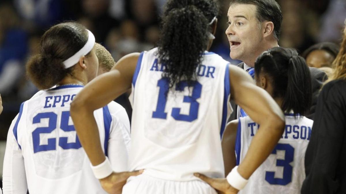 Kentucky head coach Matthew Mitchell talks with his team during a timeout late in the second half against Vanderbilt Thursday, Jan. 28, 2016 in Lexington, Ky.