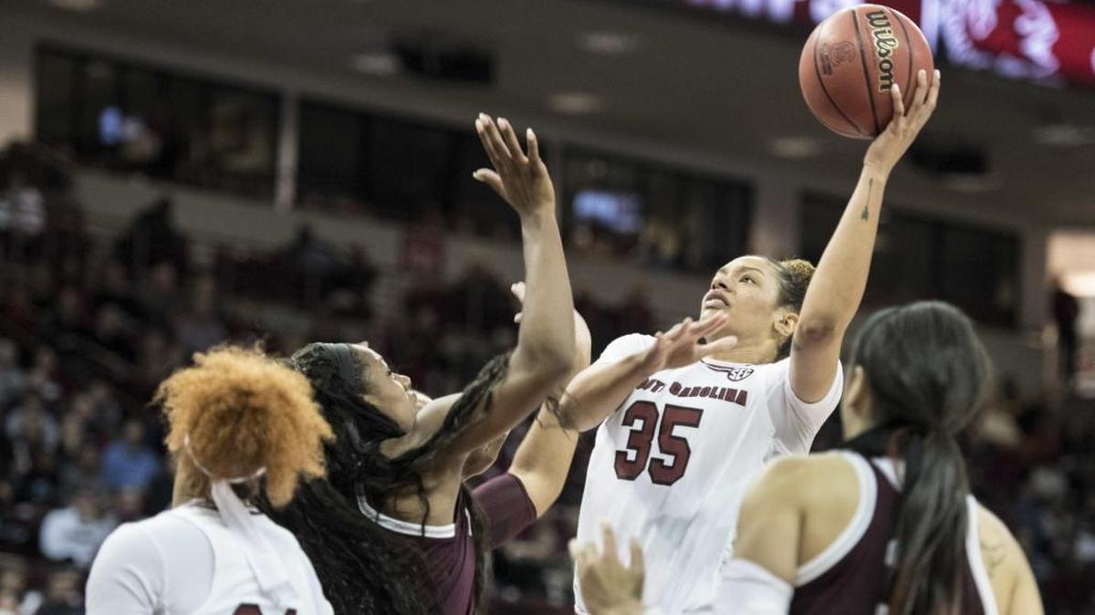 South Carolina forward Alexis Jennings (35) attempted a shot against Texas A&M forward Anriel Howard during their game in Columbia, S.C., on New Year’s Eve. Jennings, a transfer from Kentucky, has started all 18 of the Gamecocks’ games this season and is averaging 12.7 points and 7.4 rebounds per game.
