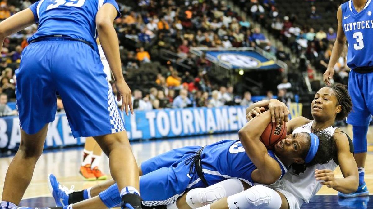Kentucky forward Evelyn Akhator, with ball, and South Carolina center Sarah Imovbioh battled during the Southeastern Conference women’s tournament semifinals in Jacksonville, Fla.