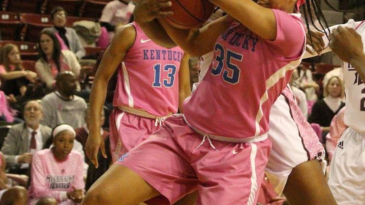Kentucky’s Alexis Jennings fought for a rebound with Mississippi State’s Teaira McCowan.