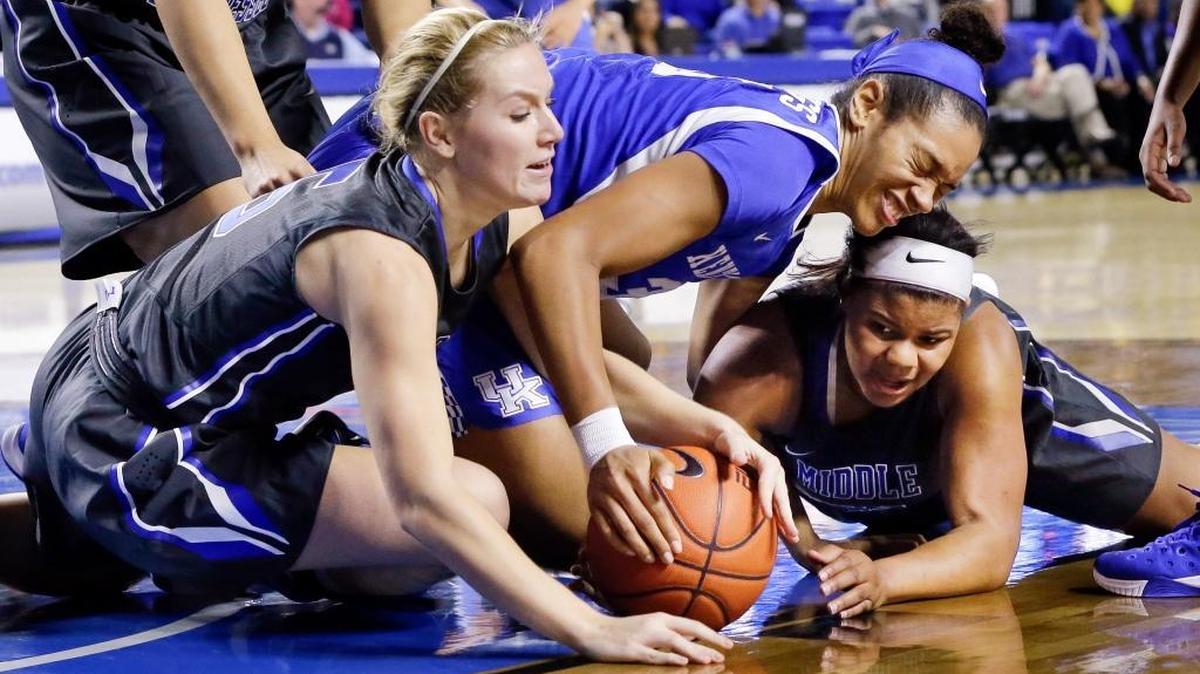 Kentucky's Alexis Jennings, center, fights with Middle Tennessee's Abbey Sissom, left, and Olivia Jones, right, for the ball in the first half of an NCAA college basketball game Sunday, Dec. 13, 2015, in Murfreesboro, Tenn.