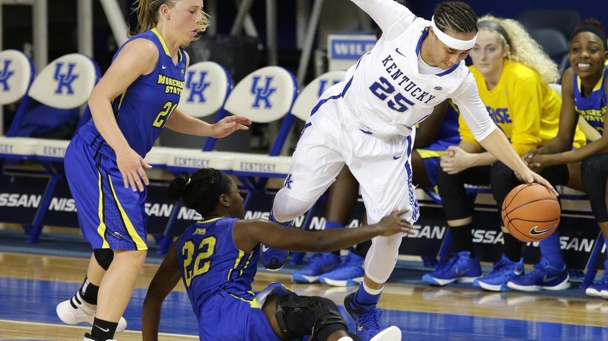 Kentucky guard Makayla Epps (25) stole the ball from Morehead State guard Kay Kay Tate (22) during the second half at Memorial Coliseum Wednesday, Nov. 18, 2015, in Lexington, Ky.