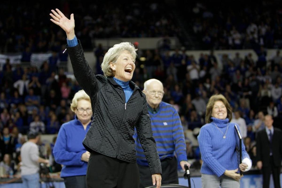 Ceal Barry addressed the UK crowd after being named the 2011 reciepient of the Susan B. Feamster Trailblazer Award.