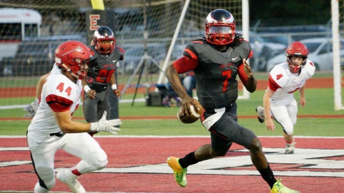 Terry Wilson was a standout quarterback in Oklahoma City before signing with Oregon. He’ll play for UK next season.