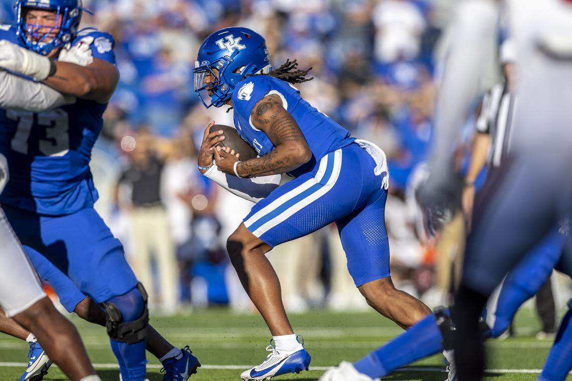 Kentucky Wildcats quarterback Gavin Wimsatt totaled 44 yards on six carries in his first game since transferring from Rutgers.