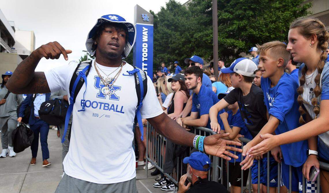 In 35 games across four seasons at Kentucky, J.J. Weaver has totaled 23.5 tackles for loss and 9.5 sacks.