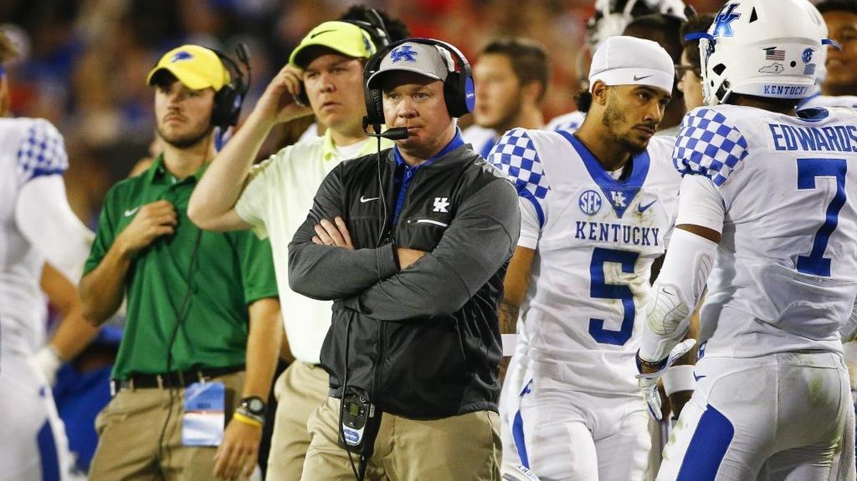 Mark Stoops and his Kentucky Wildcats lost at Georgia, 42-13, on Saturday.