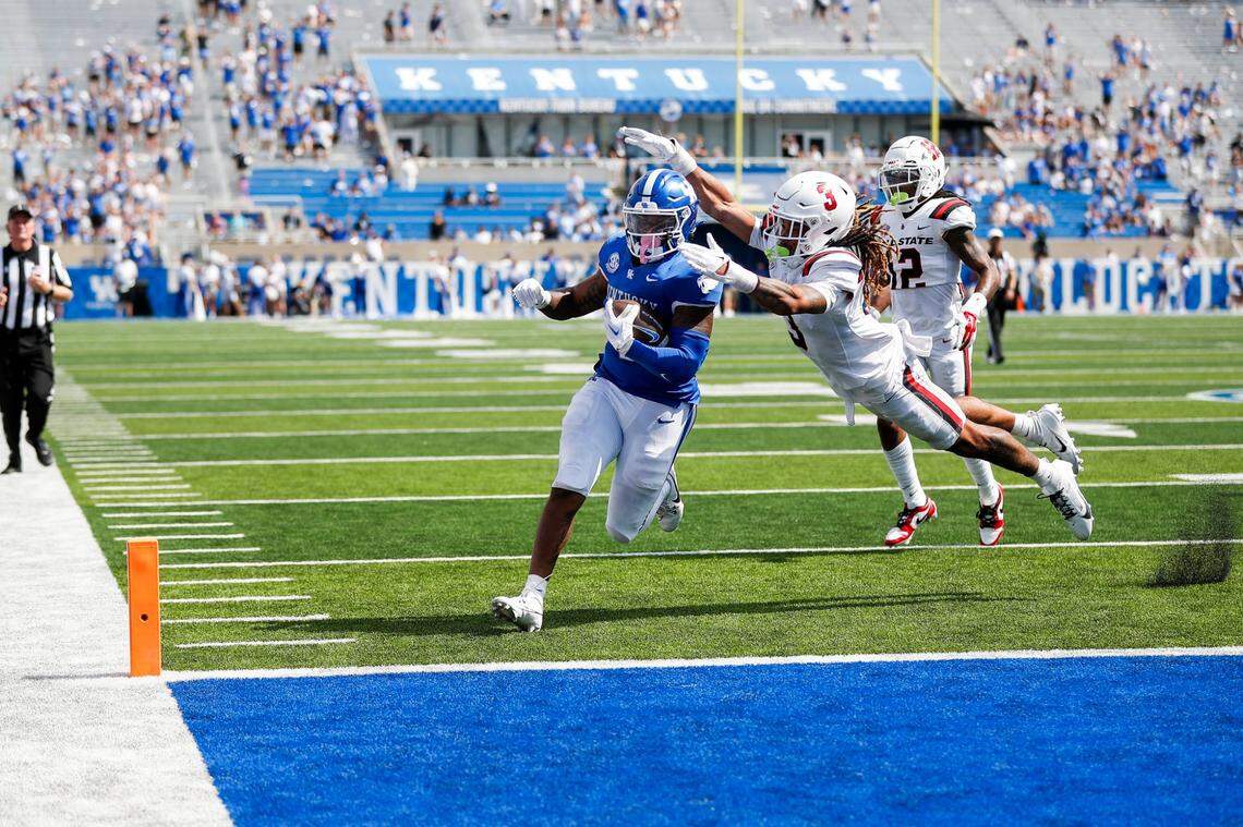 Vanderbilt transfer Ray Davis scored two touchdowns in his Kentucky football debut against Ball State.