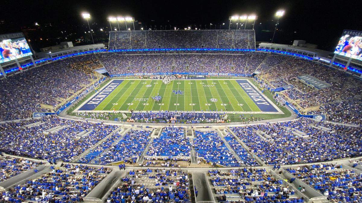 Why you might confuse a Kentucky football home game with a rave this season