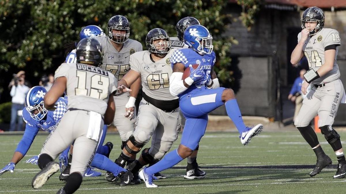 Kentucky defensive end Denzil Ware intercepted a pass thrown by Vanderbilt quarterback Kyle Shurmur (14) during the first half Saturday.