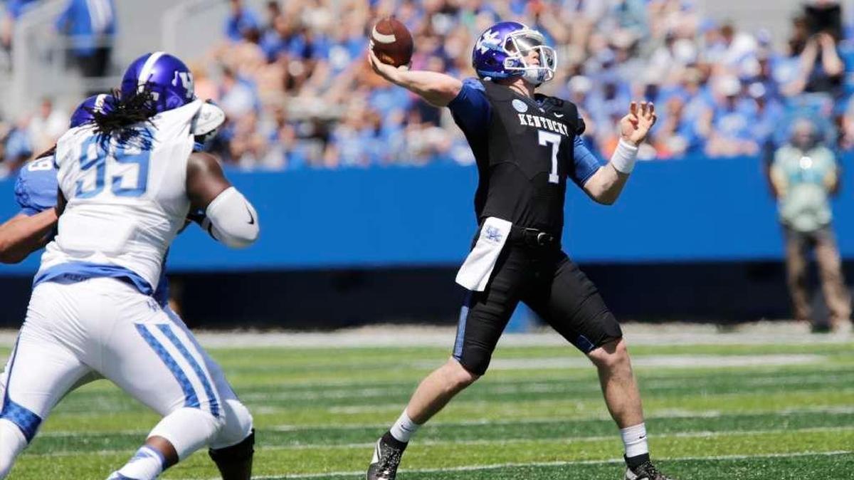 Kentucky quarterback Drew Barker, No. 7, will try in 2016 to lead the Wildcats to bowl eligibility for the first time since 2010.