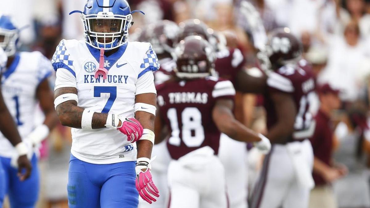 Kentucky safety Mike Edwards (7) walked to the sideline as Mississippi State players celebrated a touchdown Saturday in Starkville, Miss.