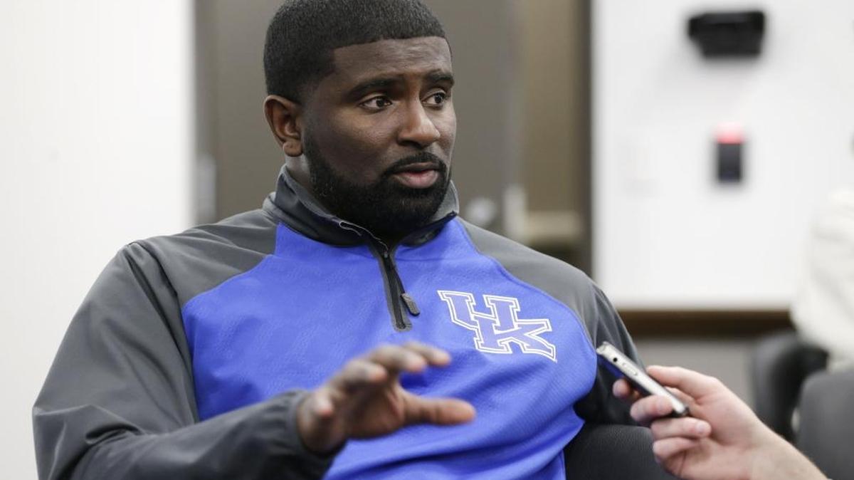 Kentucky co-defensive coordinator Derrick Ansley reportedly is headed to national champion Alabama to become secondary coach.