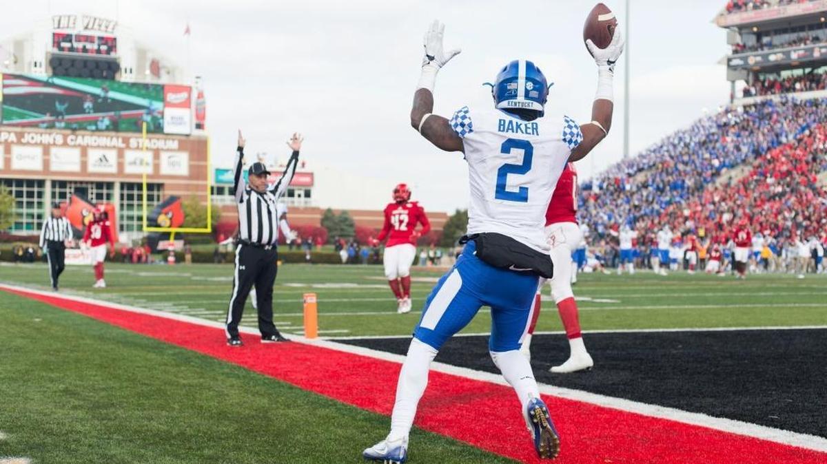 Dorian Baker celebrated a touchdown catch against Louisville during Kentucky’s 41-38 victory over the Cardinals in 2016.