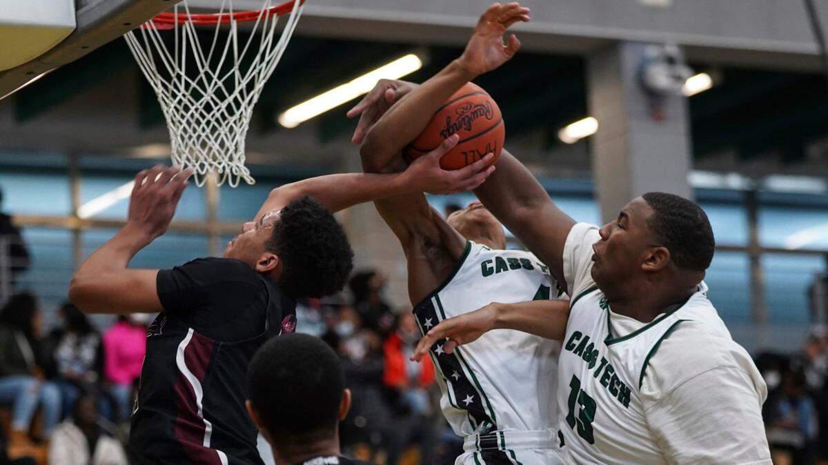 How basketball helped turn Deone Walker into one of Kentucky football’s best talents ever